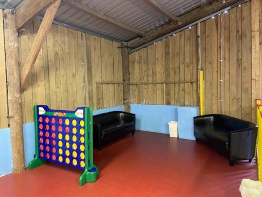 Beautiful Willow Lodge 67-4-6 Persons-Private Hot Tub-Pet Friendly-Tranquil Holiday Away From It All Yet Not Far To St Austell-The Holiday Home Has Two Bedrooms, Living & Dining Area, Equipped Kitchen -Decking-Al Fresco Dining-Fishing Lakes-Pet Frien Grampound Zewnętrze zdjęcie