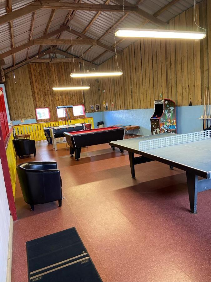 Beautiful Willow Lodge 67-4-6 Persons-Private Hot Tub-Pet Friendly-Tranquil Holiday Away From It All Yet Not Far To St Austell-The Holiday Home Has Two Bedrooms, Living & Dining Area, Equipped Kitchen -Decking-Al Fresco Dining-Fishing Lakes-Pet Frien Grampound Zewnętrze zdjęcie